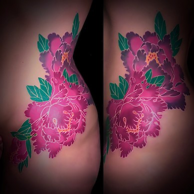 Calypso-Tattoo - Gallery - Japanese flower, tattoo on the hips